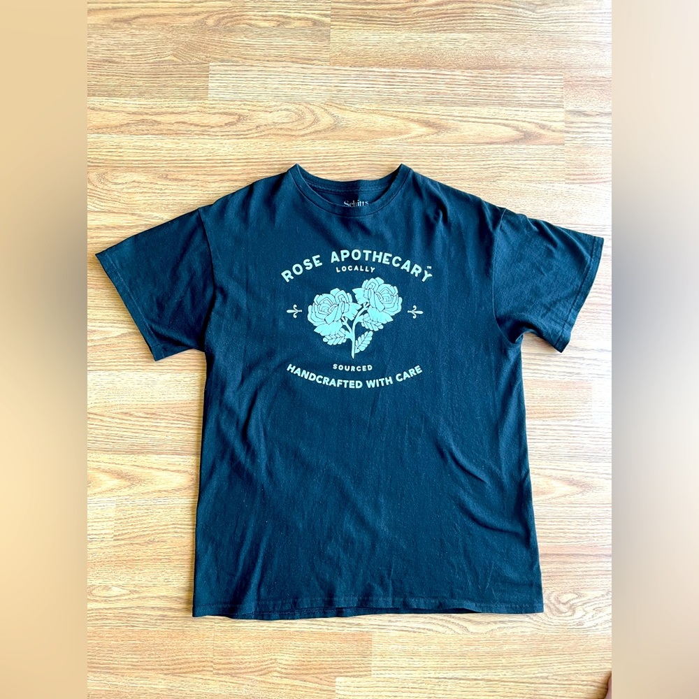✨Schitt’s Creek✨ Rose Apothecary Tee Shirt